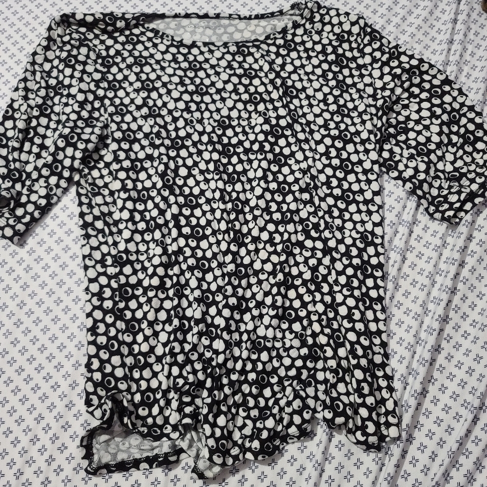 Quarter sleeve top